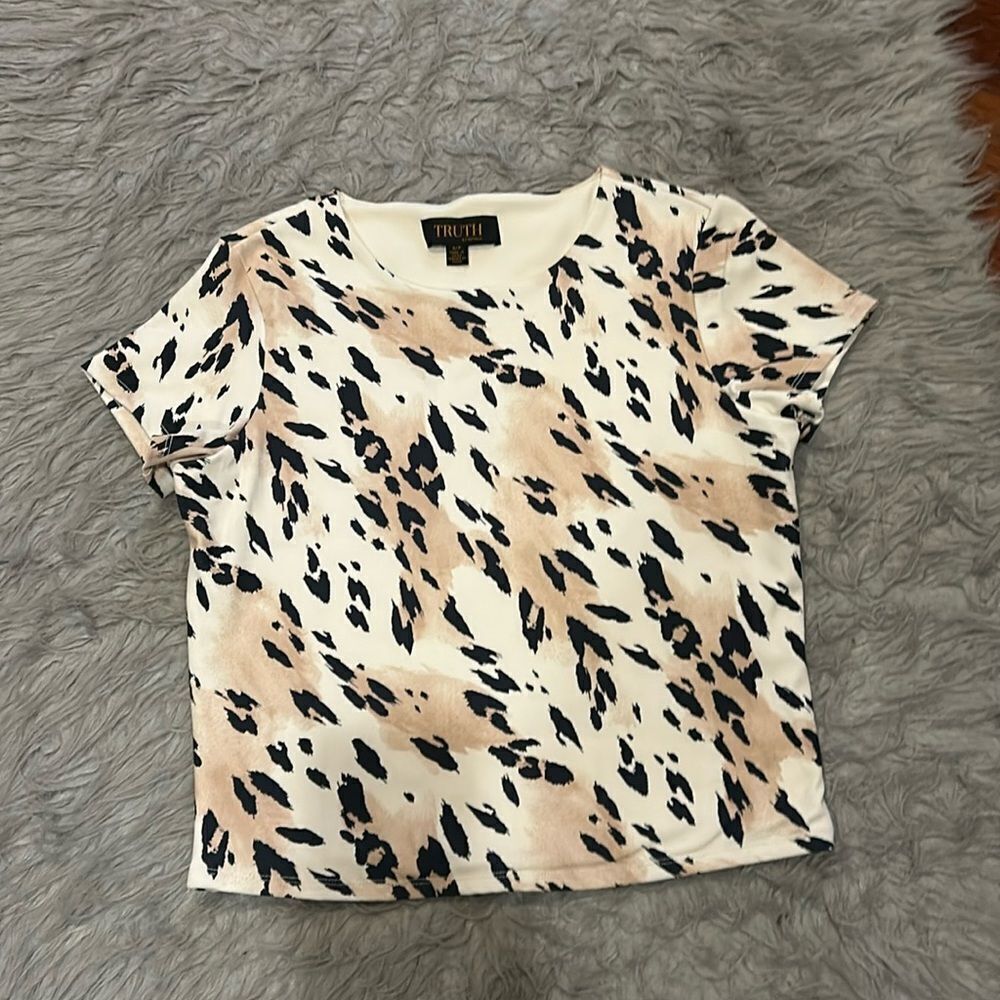 Truth by republic women’s cropped cheetah print‎ tshirt